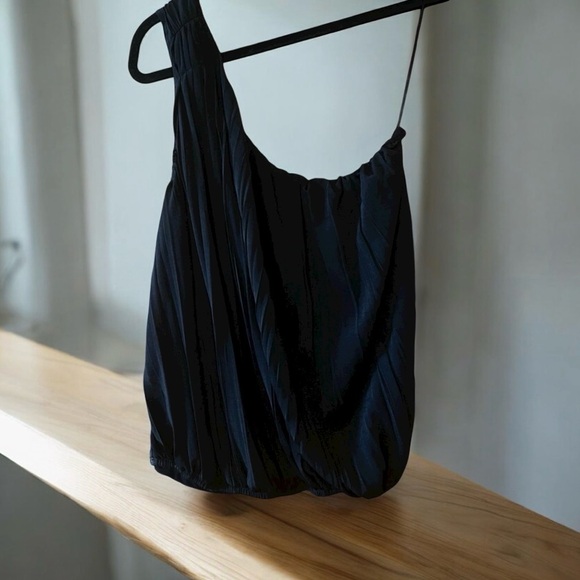 Free People Tops - Vintage Free people one shoulder Black Drapey top Size Small
